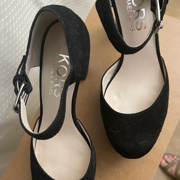 🏆HP🏆 Kors/Michael Kors size 8.5 suede dressy shoes. - Picture 4 of 6